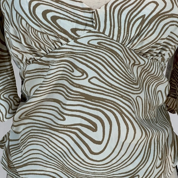 Open Edit Short Sleeve Smocked Back Abstract Print Crop Top - Cream Tan - size M - Picture 5 of 8